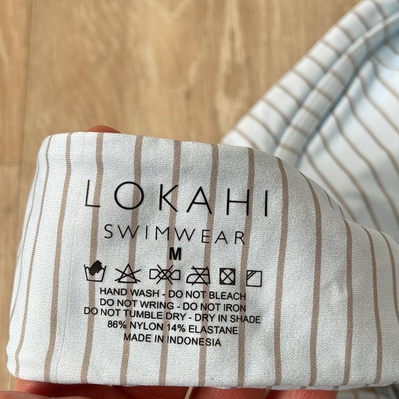 Lokahi swimwear Chloe top Medium in coastal strip - Picture 3 of 3